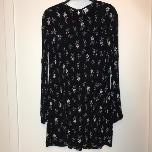 H&M Floral Trumpet Sleeve Dress - Picture 3 of 10